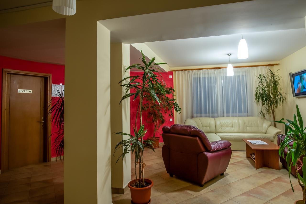 Hotel Maria Radauti Exterior photo