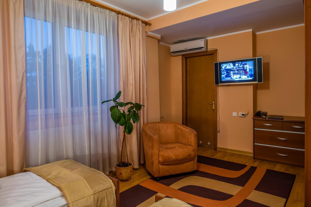 Hotel Maria Radauti Exterior photo